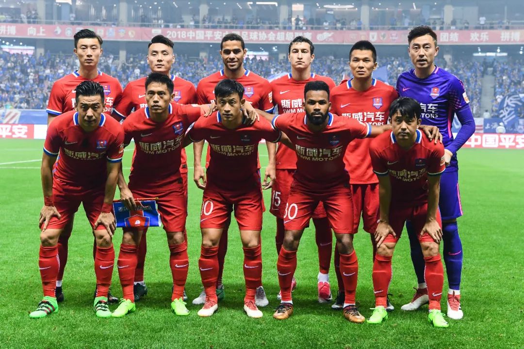团队之间的实力差距太大了！你认为 LPL 应该减少名额吗？